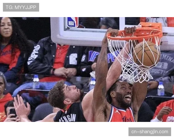 伦纳德37分8篮板难救主 快船末节关键球处理不当遭逆转